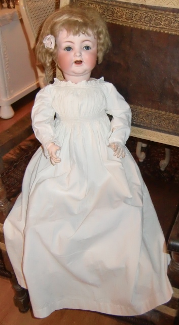 xxM871AM Early Victorian girl gown